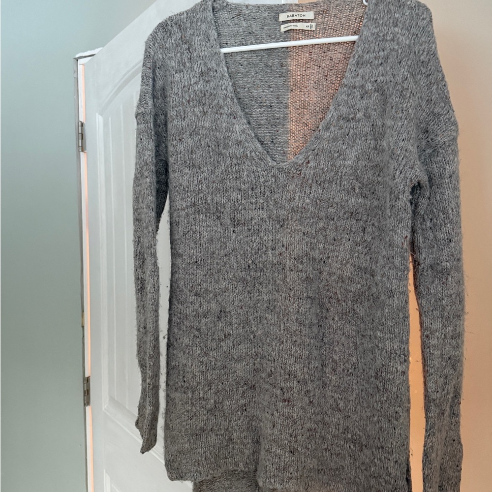 Aritzia Babaton Heather Gray V-Neck Tunic Sweater, size XS